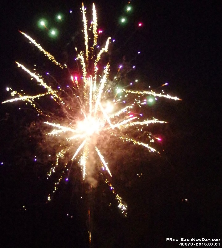 48678RoCrExSh - July 1st fireworks in Bobcaygeon